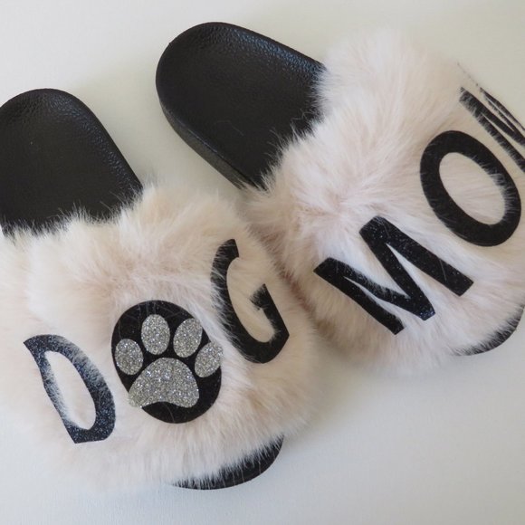 DOG MOM furry slippers - Picture 3 of 8
